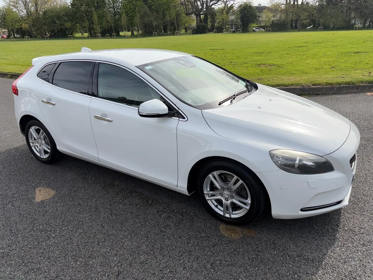 131 VOLVO V40 T4 - Image 3