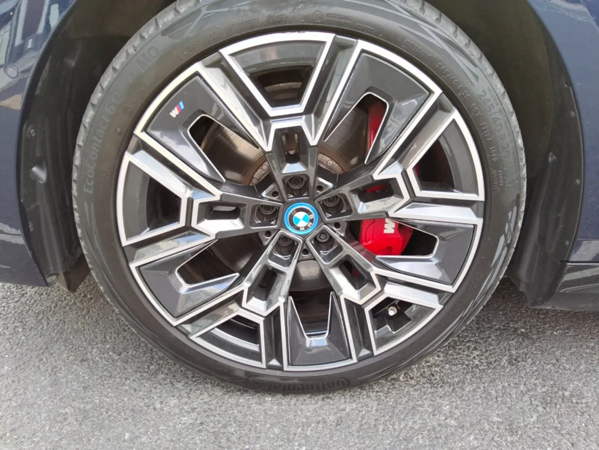 BMW i5 EDRIVE40 M SPORT PRO ** MEGA SPEC ** - Image 5