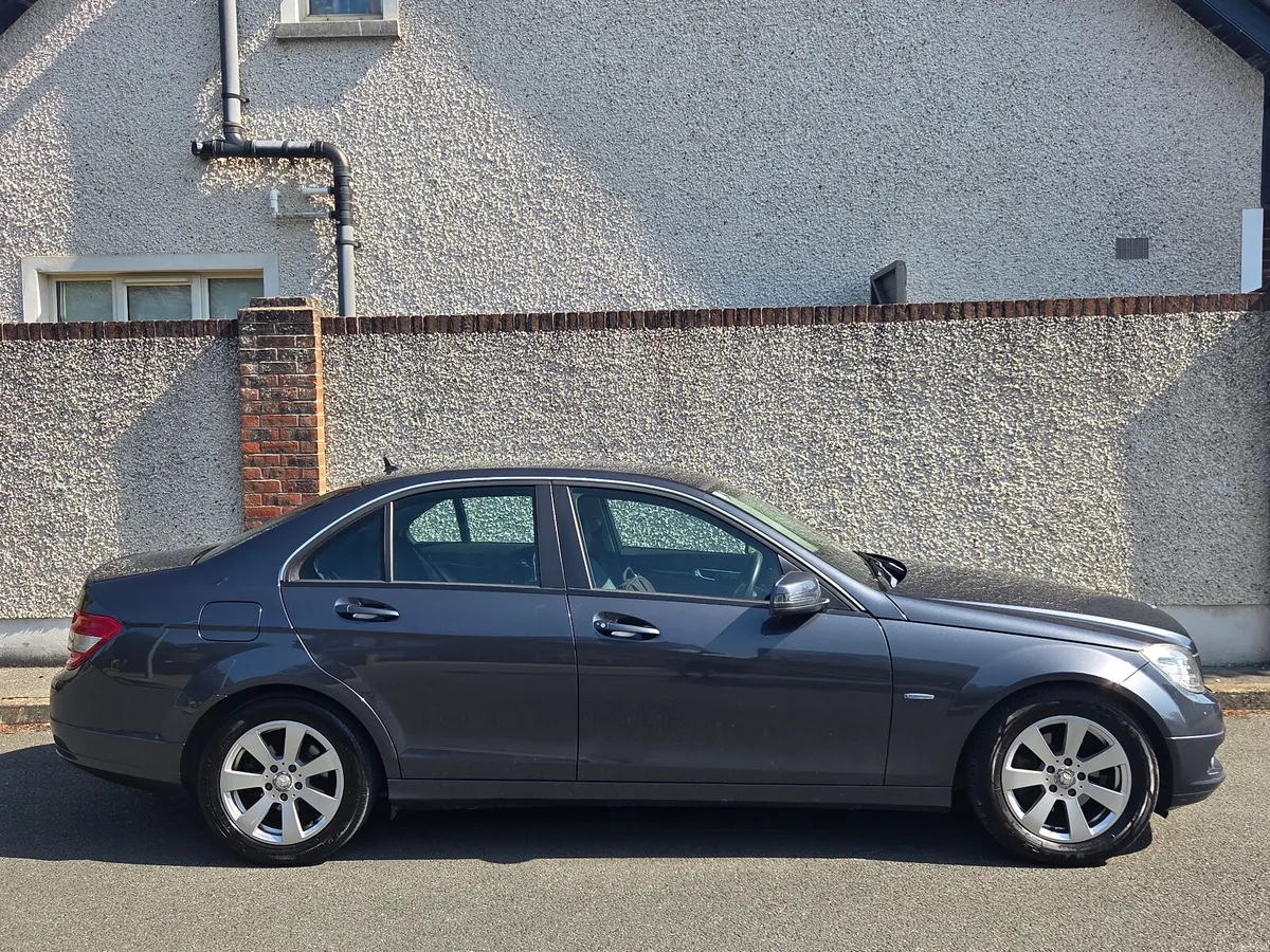 Mercedes-Benz C200 Automatic,low kms - Image 3