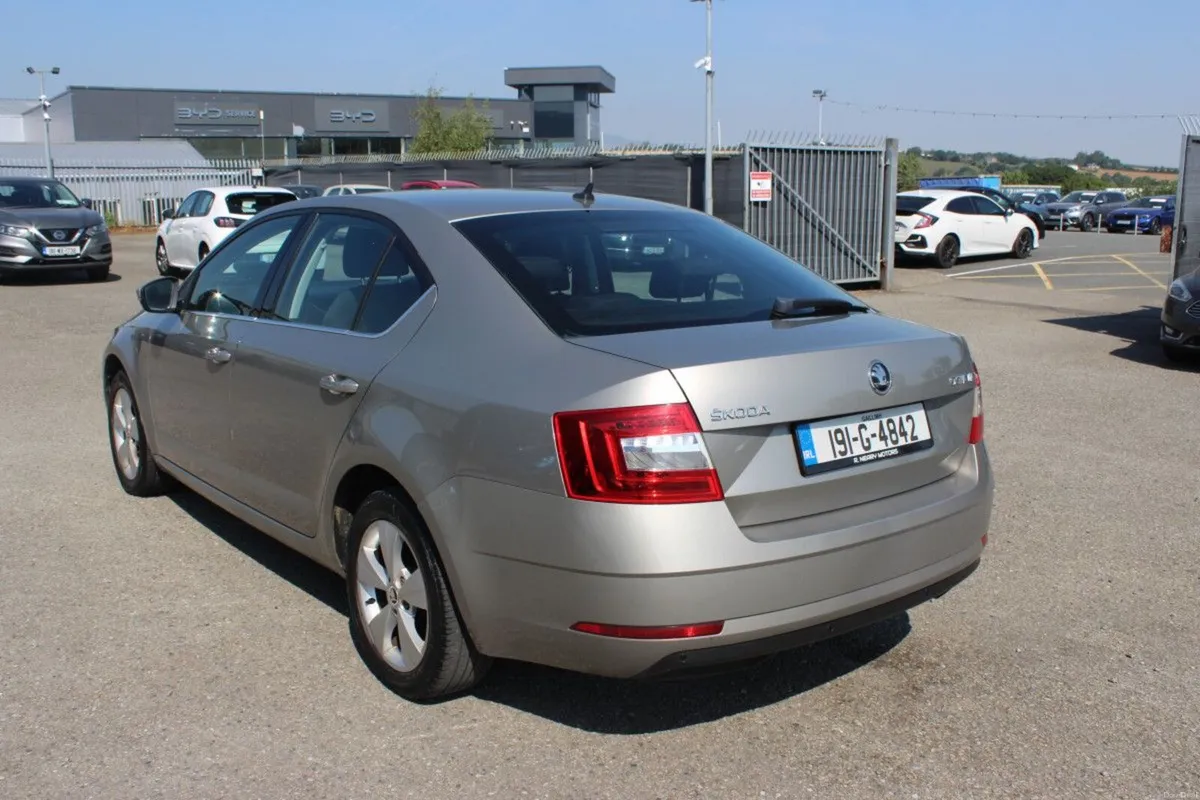 Skoda Octavia AMBITION 1.6TDI 115HP DSG(TENDER 26) - Image 4