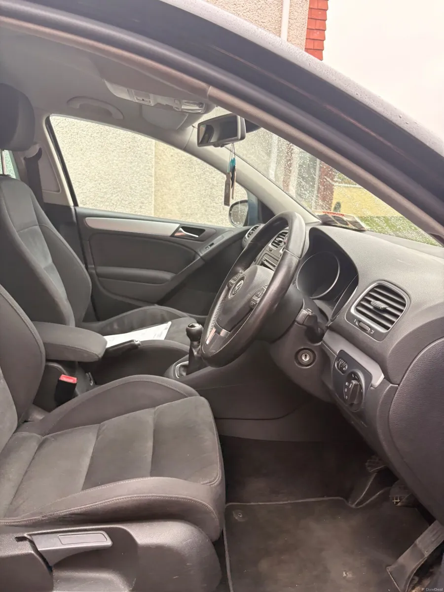 Volkswagen Golf 2011 - Image 2