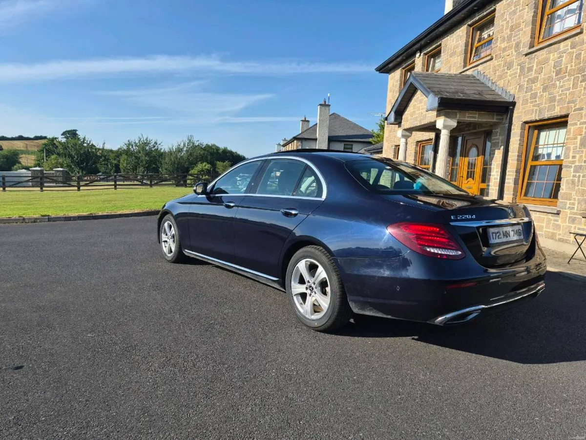 Mercedes E220 Premium - Image 2
