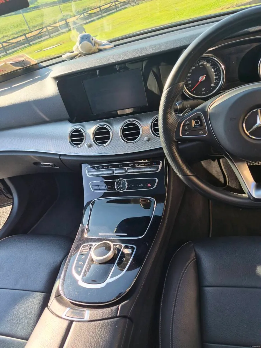 Mercedes E220 Premium - Image 6