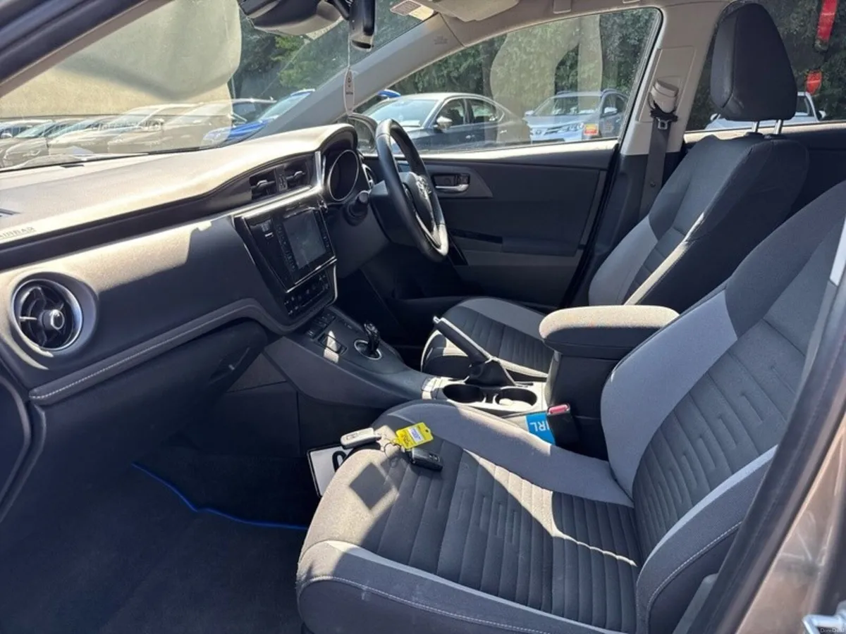 Toyota Auris AURIS HYBRID SOL - Image 6