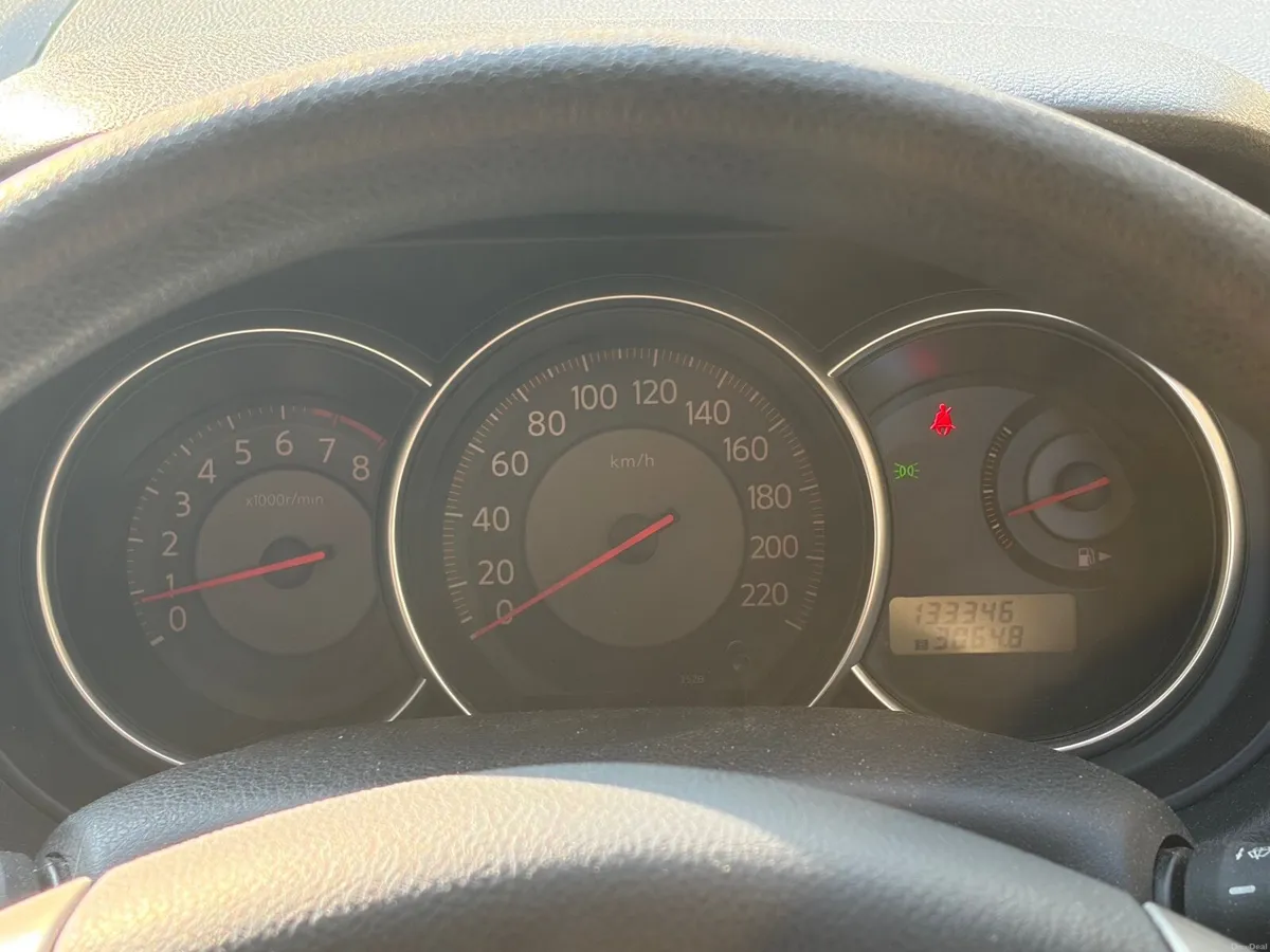 Nissan Tiida 2009 - Image 6
