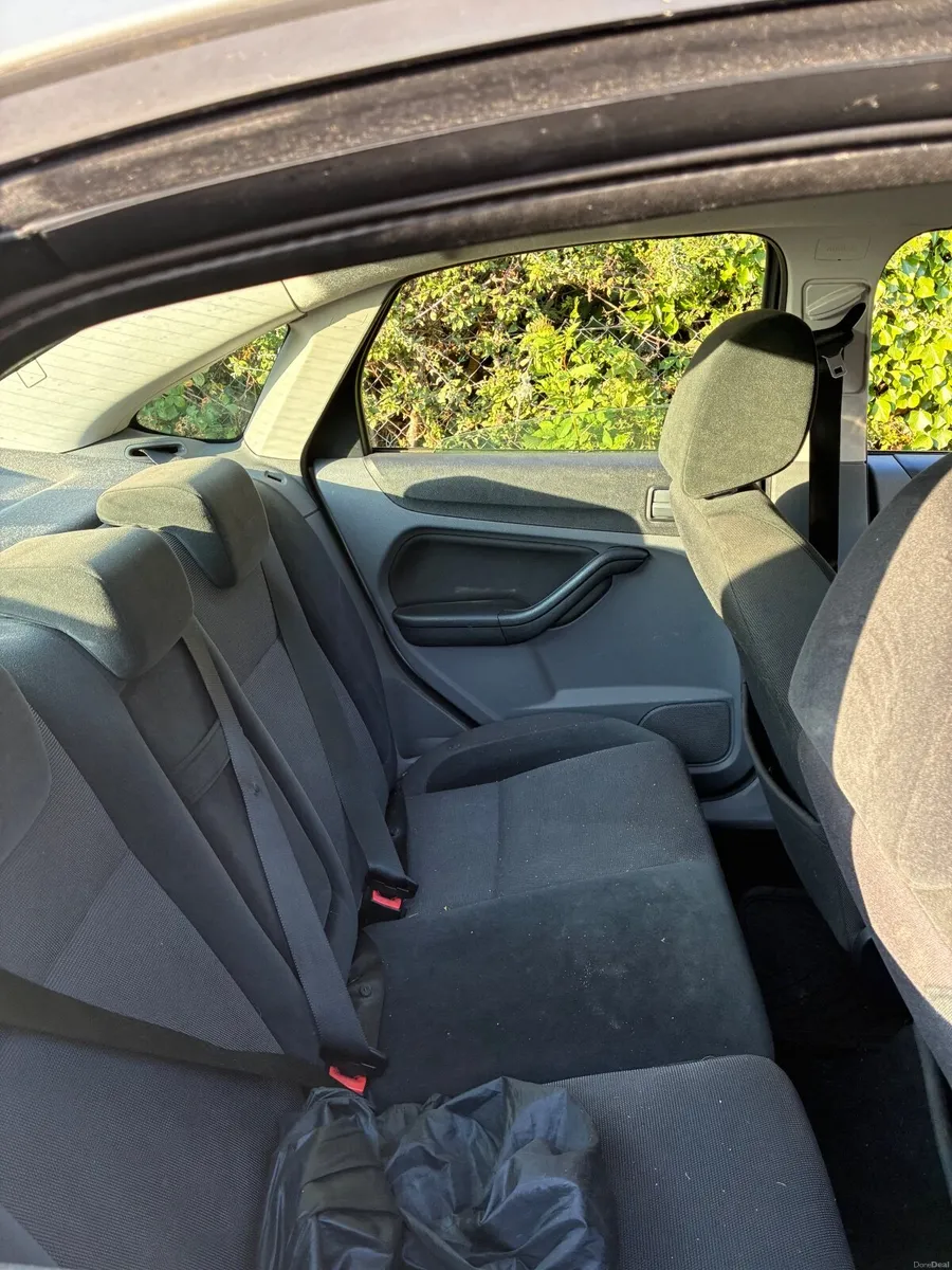 Ford Focus 2009 - Image 2