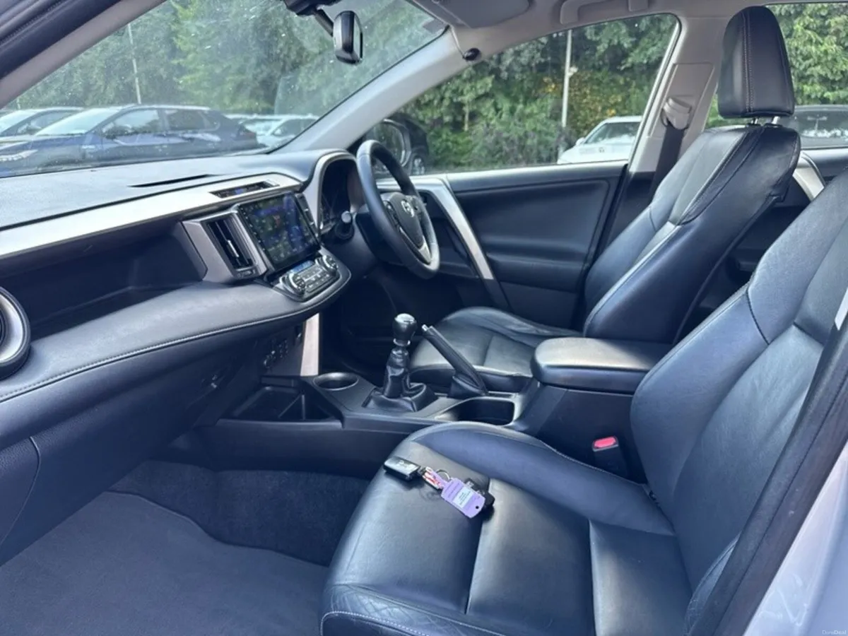 Toyota RAV4 RAV4 2.0 D-4D SOL - Image 6