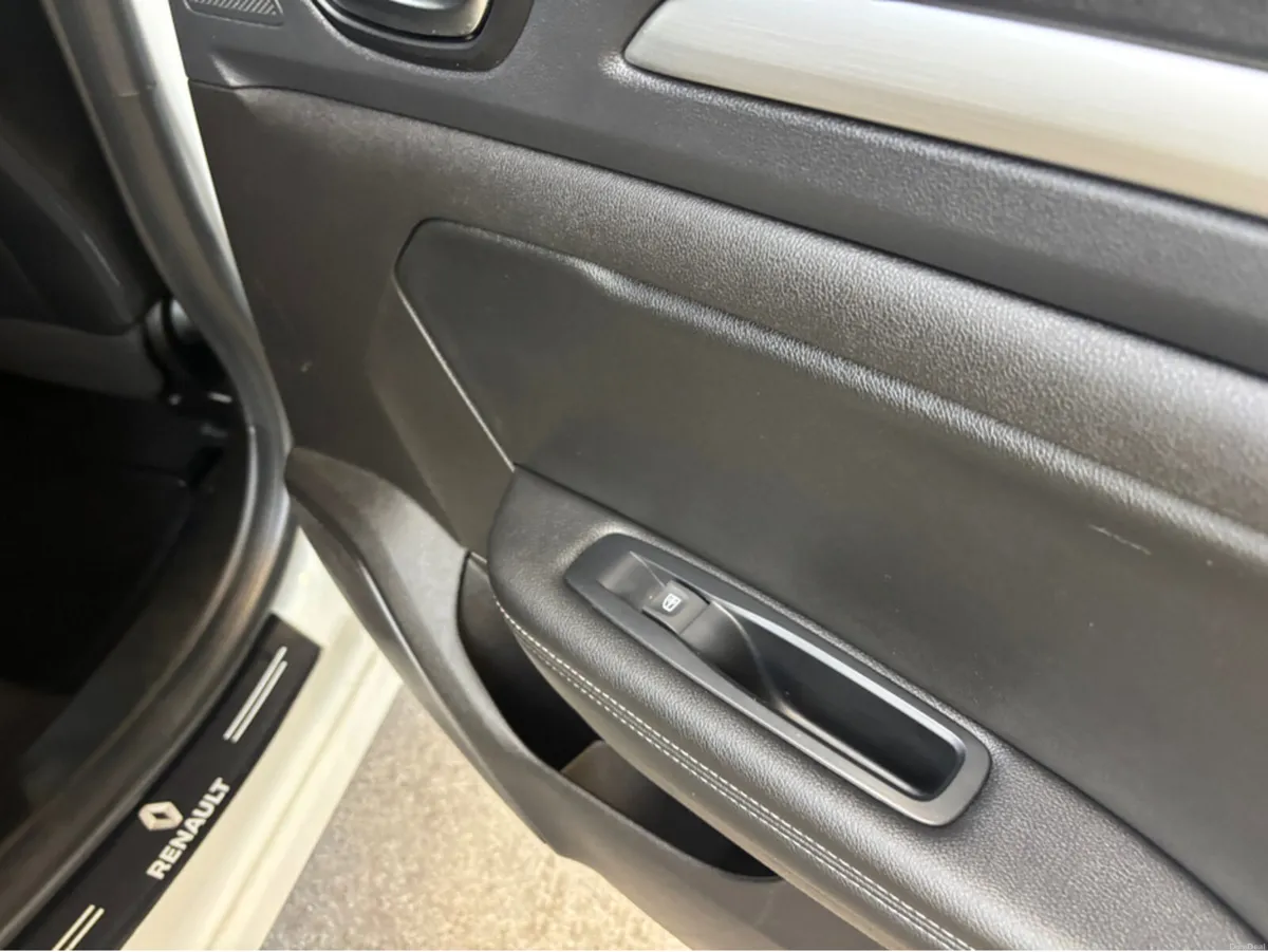 Renault Megane E-TECH P ICONIC PHEV 160 AUTO 5DR I - Image 3