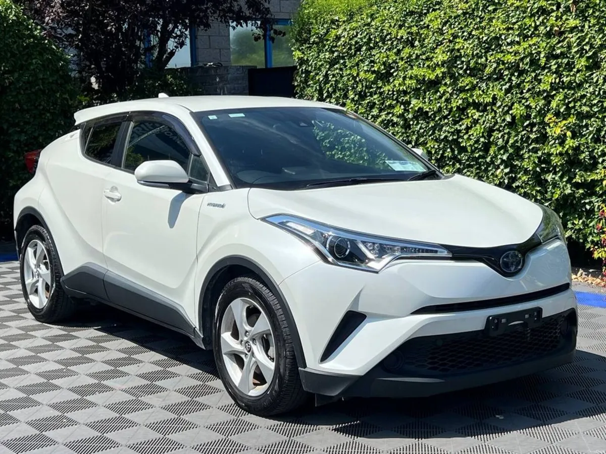 Toyota C-HR 1.8 HYBRID AUTO // REVERSE CAMERA // A - Image 3