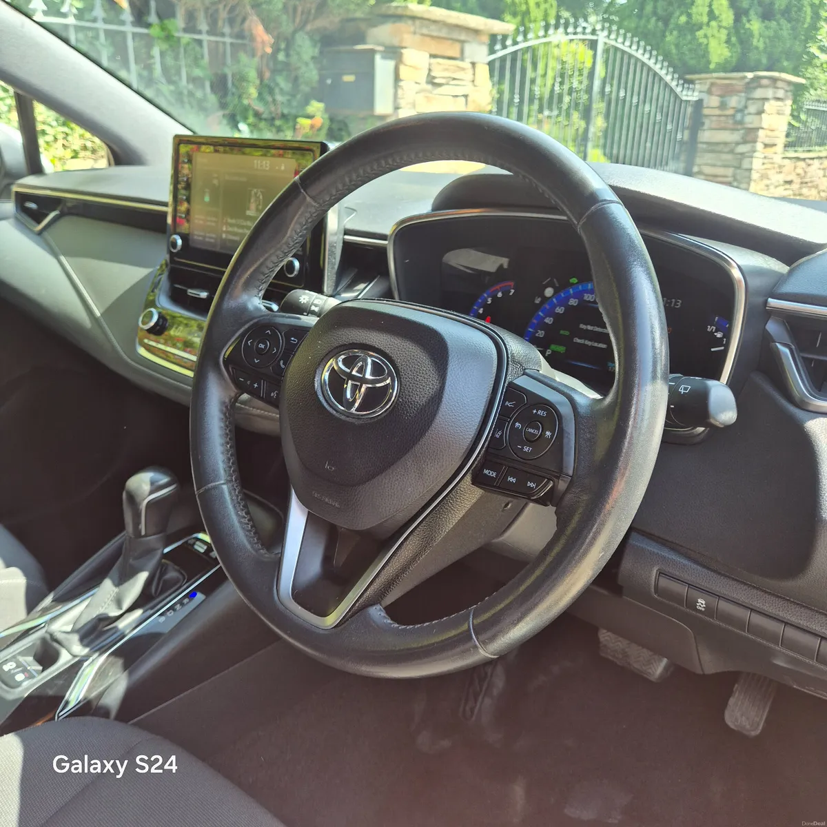 Toyota Corolla 2021 1.8 petrol hybrid - Image 6