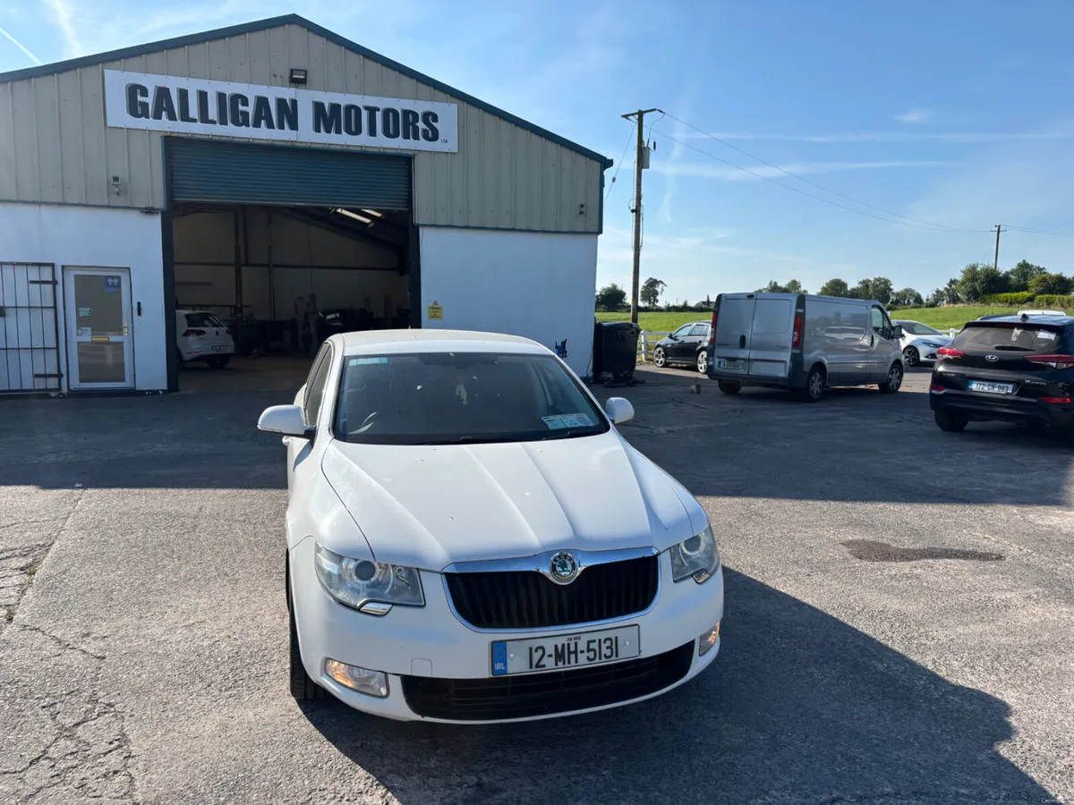 Skoda Superb 2012 - Image 2