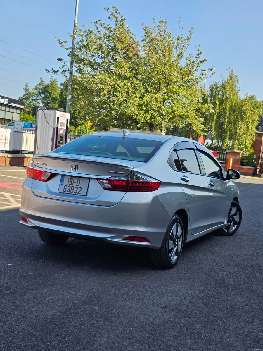 Honda Grace 2015 Hybrid Automatic - Image 2