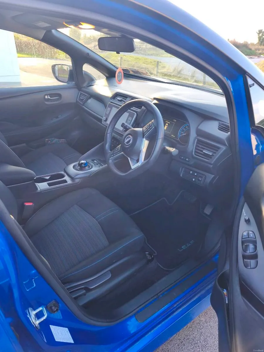 2025 Nissan leaf. As good as NEW - Image 5