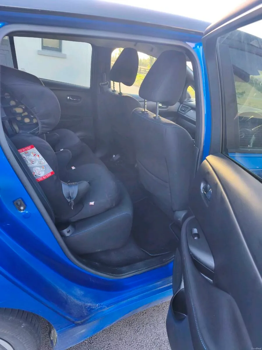 2025 Nissan leaf. As good as NEW - Image 6