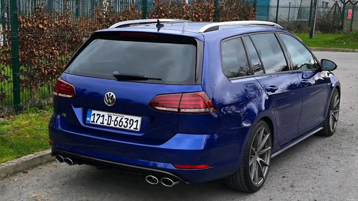2017 Volkswagen Golf R 7.5 Variant DSG - Image 3