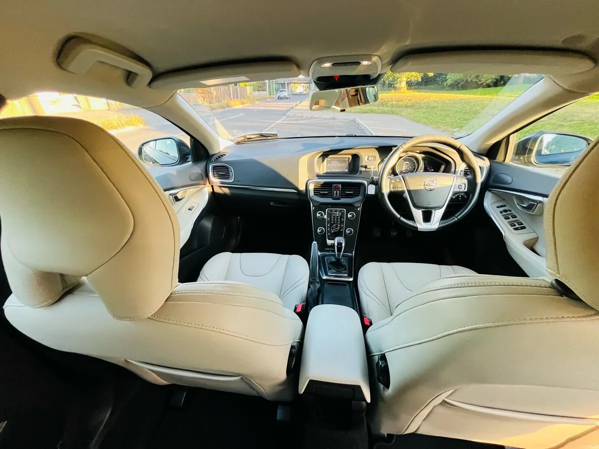 2017 Volvo V40 D2 Momentum 2.0 Diesel NCT 2027 - Image 3