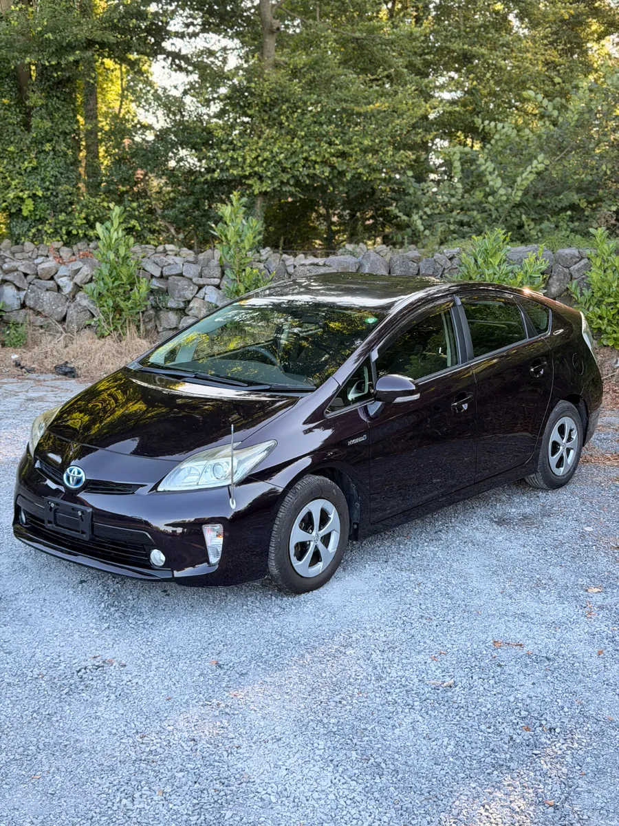 Toyotaq Prius | 2015 | 56,000 KM | Hybrid AUTO - Image 3