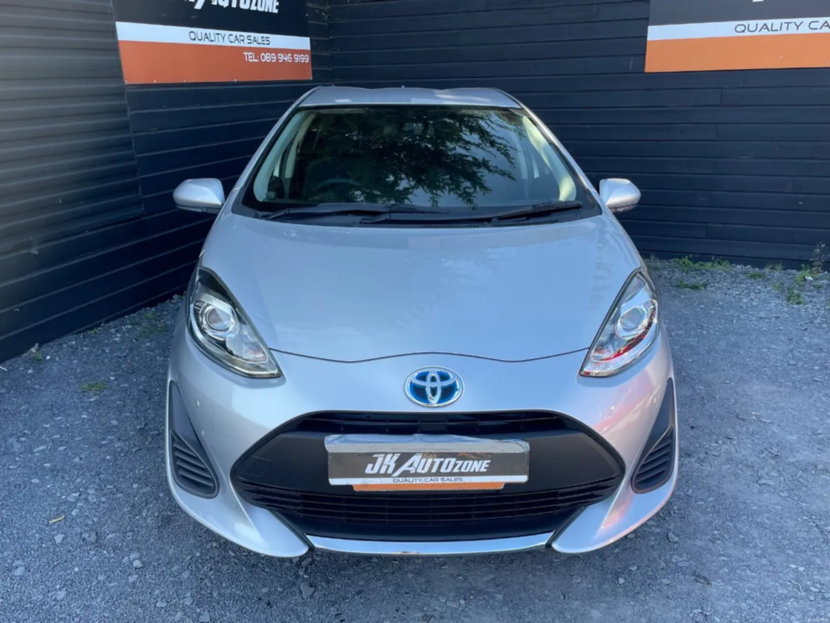 Toyota Aqua 1.5 HYBRID AUTO - Image 2