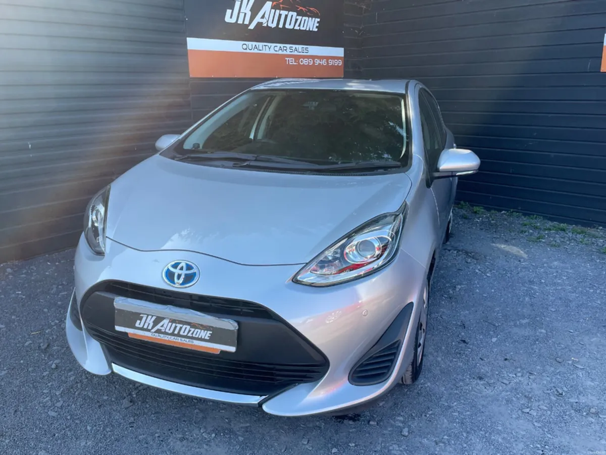 Toyota Aqua 1.5 HYBRID AUTO - Image 3
