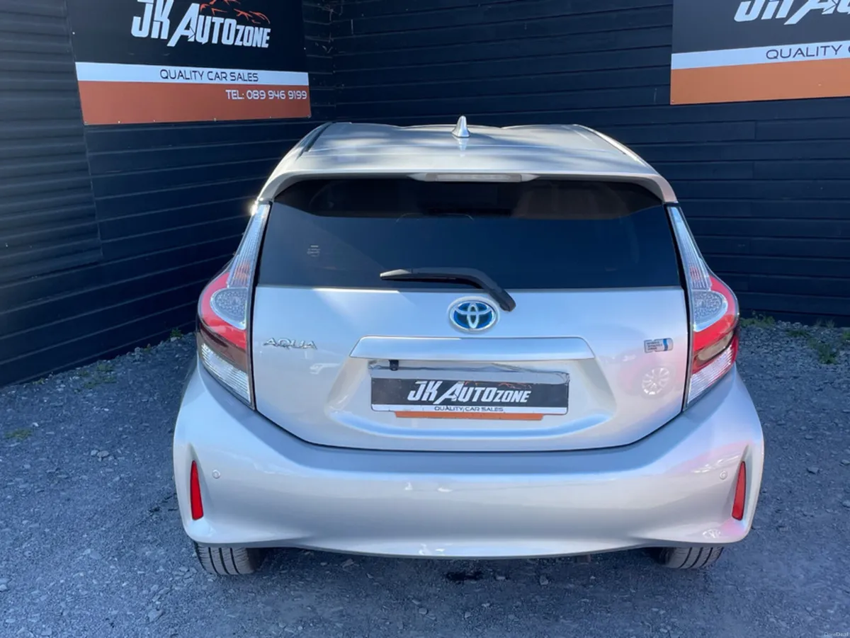 Toyota Aqua 1.5 HYBRID AUTO - Image 4