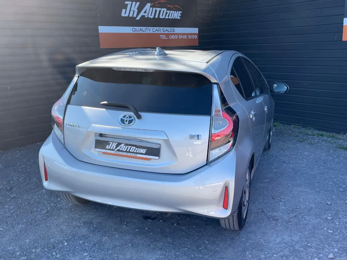 Toyota Aqua 1.5 HYBRID AUTO - Image 6
