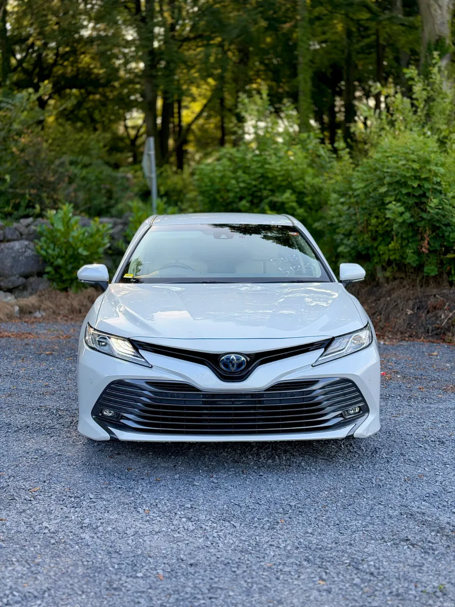Toyota Camry | 2020-2 | Hybrid | White | Luxury - Image 1