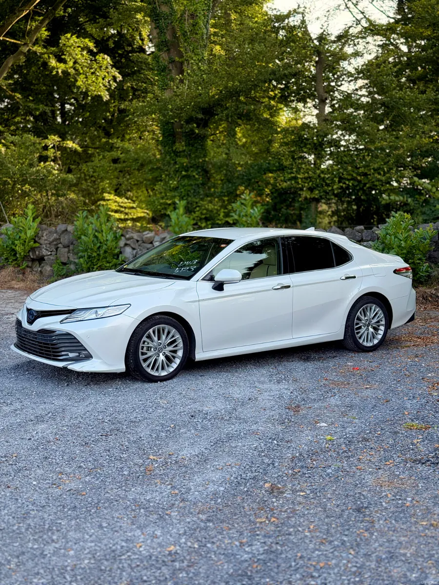 Toyota Camry | 2020-2 | Hybrid | White | Luxury - Image 2