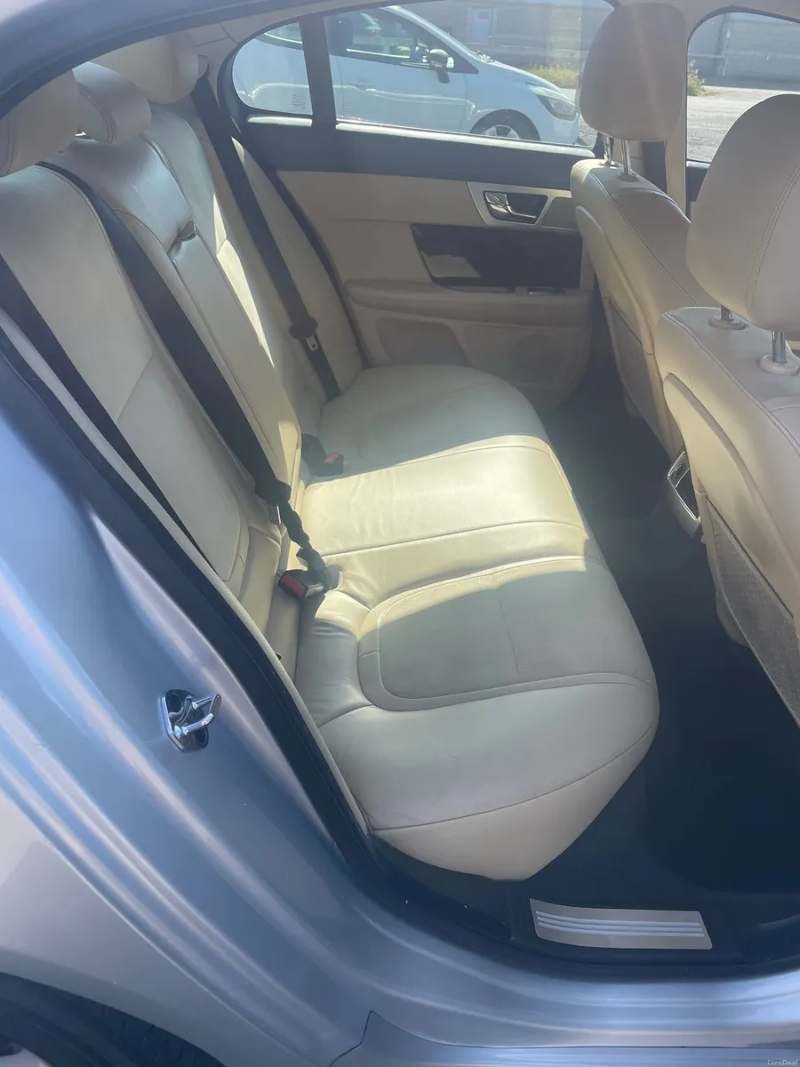 Jaguar XF 2012 - Image 3