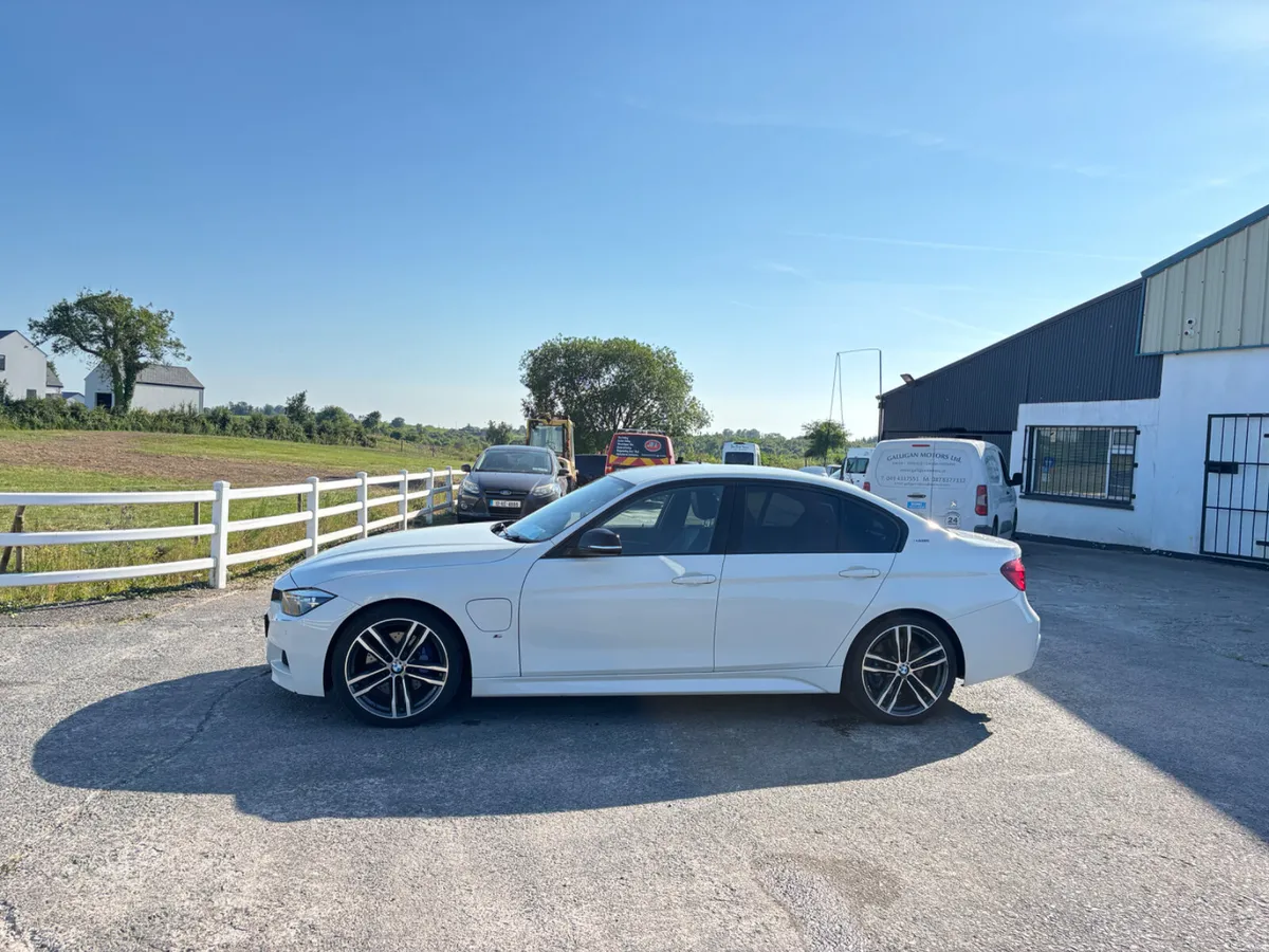 BMW 3-Series 2018 Shadow Edition - Image 1