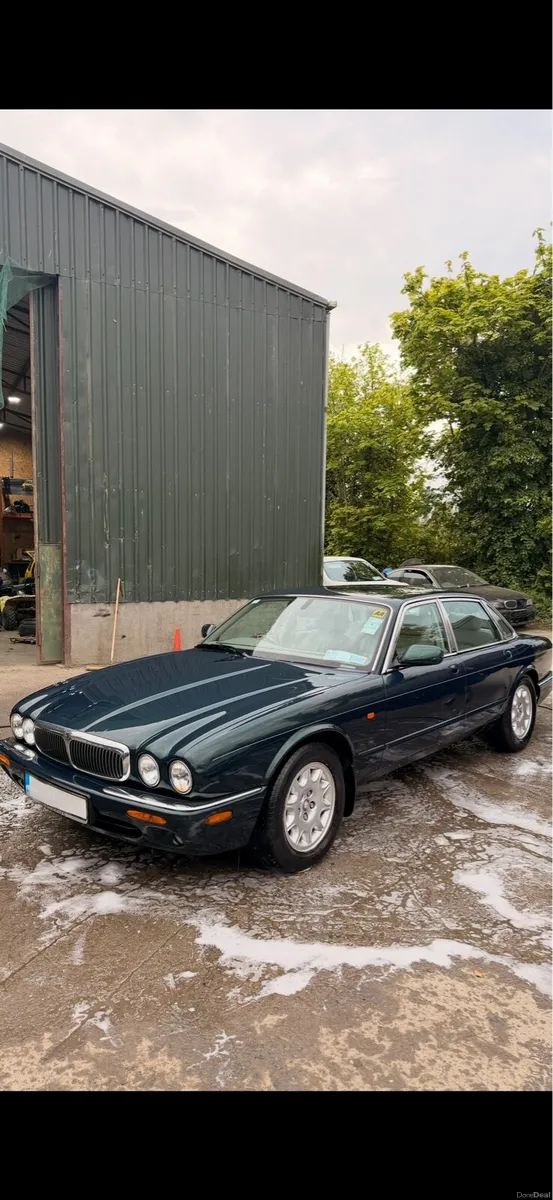 Jaguar XJ8 - Image 1