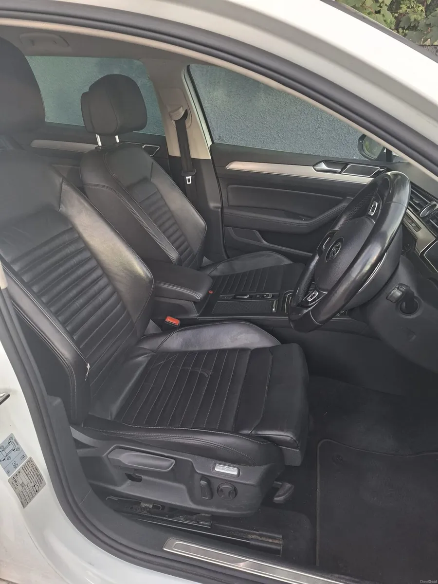 2019 Volkswagen Passat Highline - Luxury Trim - Image 4