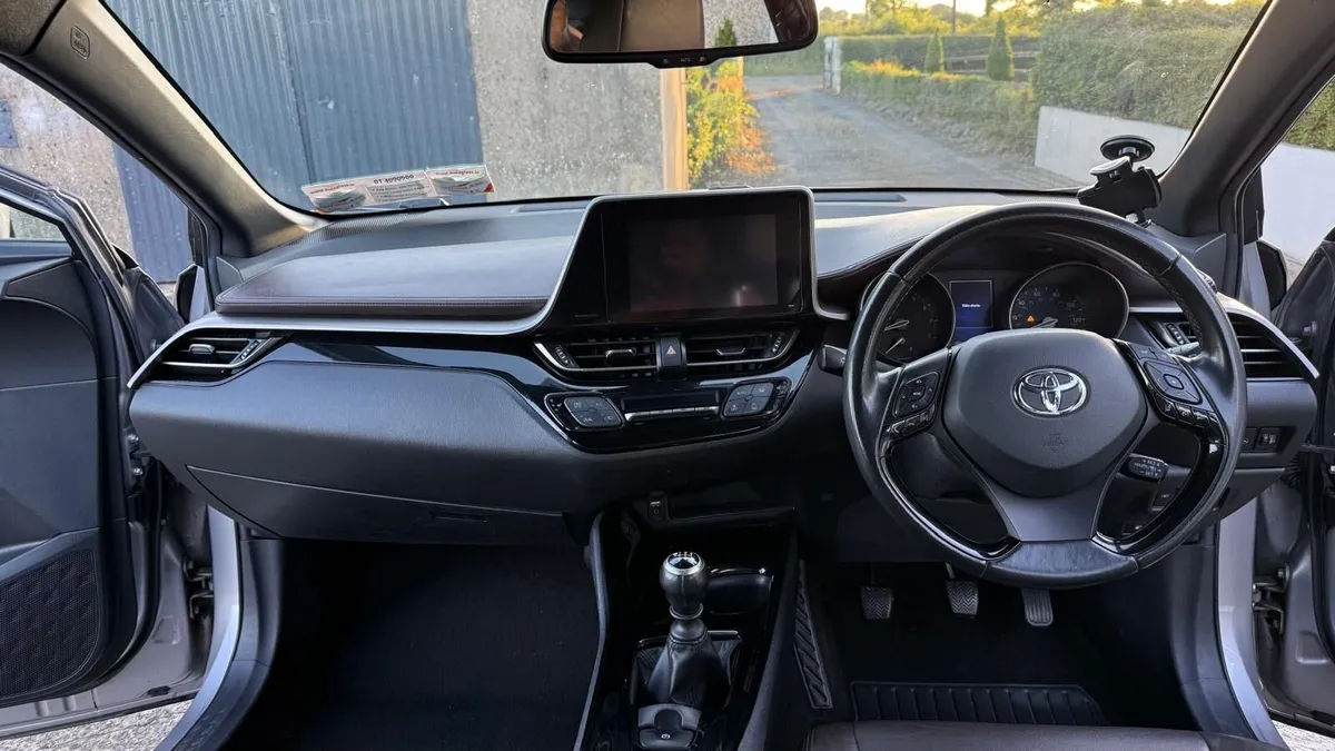 Toyota C-HR 2017 - Image 5