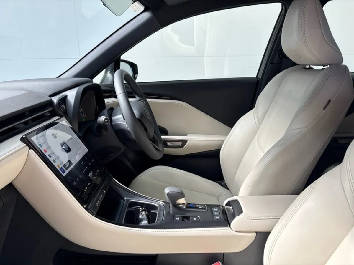 Lexus LBX LBX ELEGANT - Ex Management Vehicle - Image 6