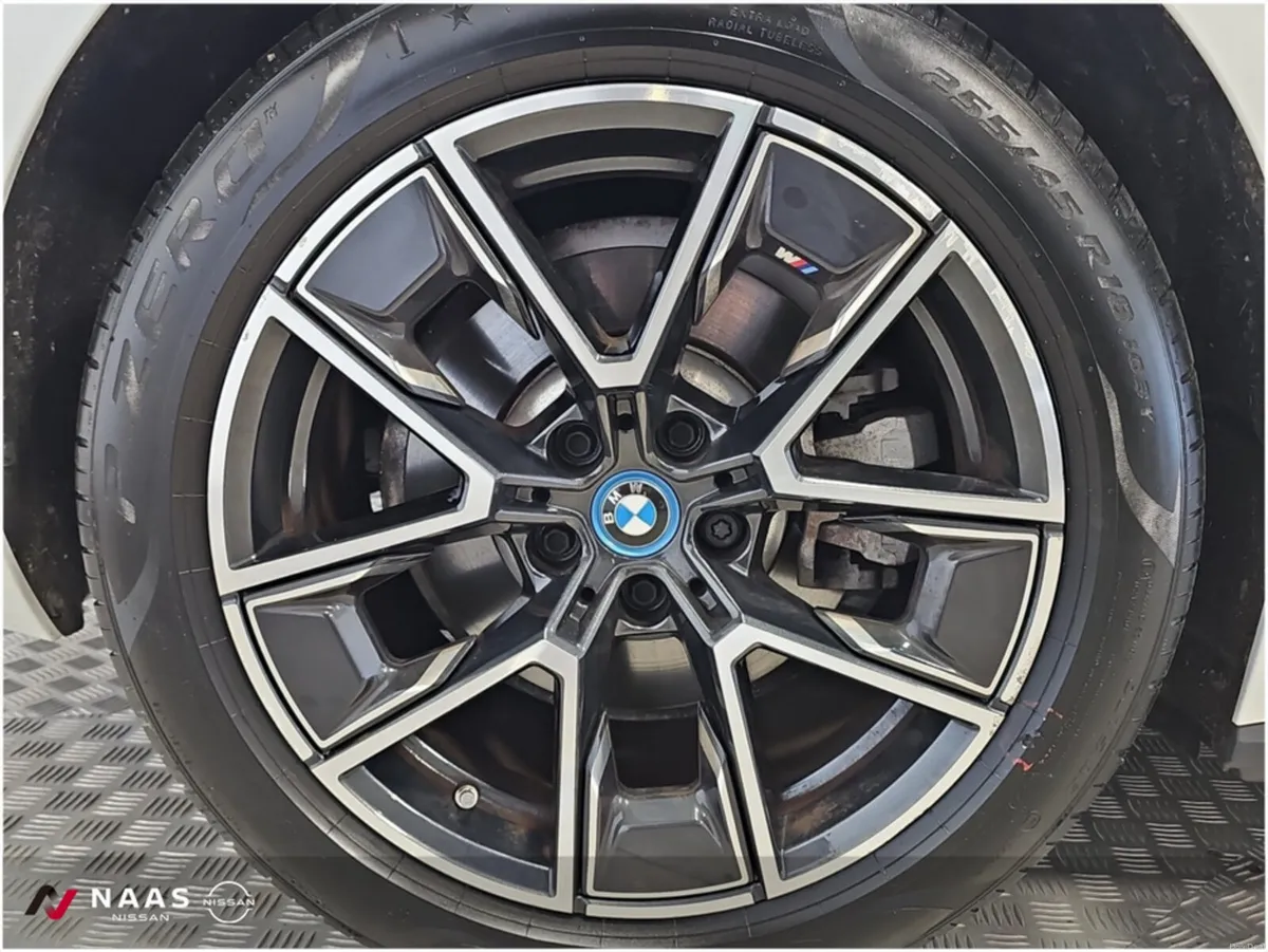BMW i4 EDRIVE40 M SPORT - Image 6