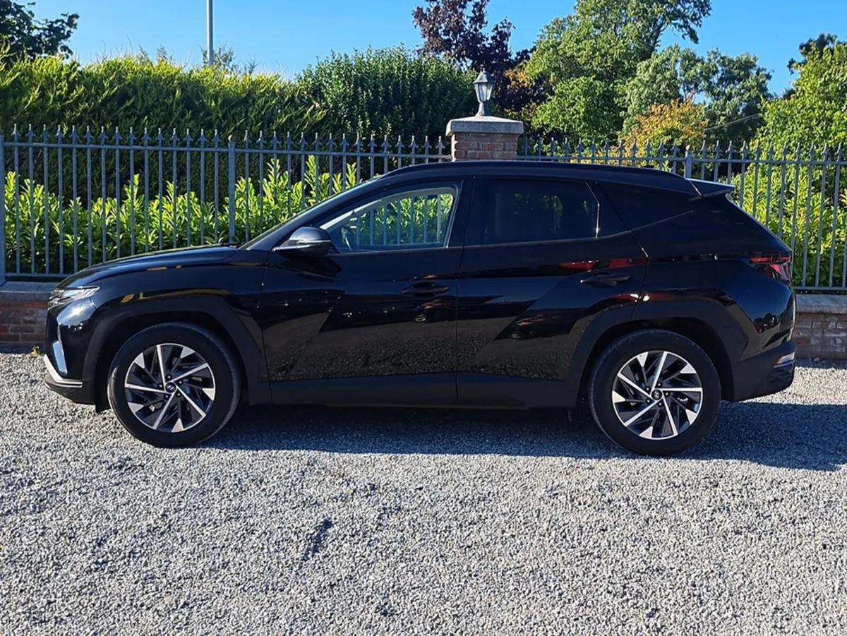 Hyundai Tucson Executive Model 1.6 Diesel. - Image 3