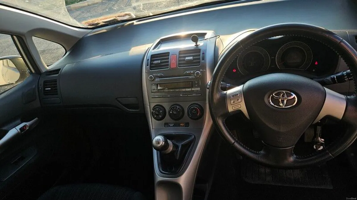 Toyota Auris 1.4 Petrol - NCT (04/2027) & New Clutch - Image 4