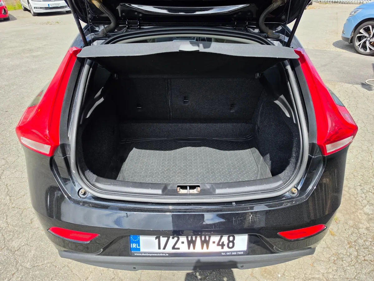 171 VOLVO V40 *2.0d*LOW KMS* - Image 6