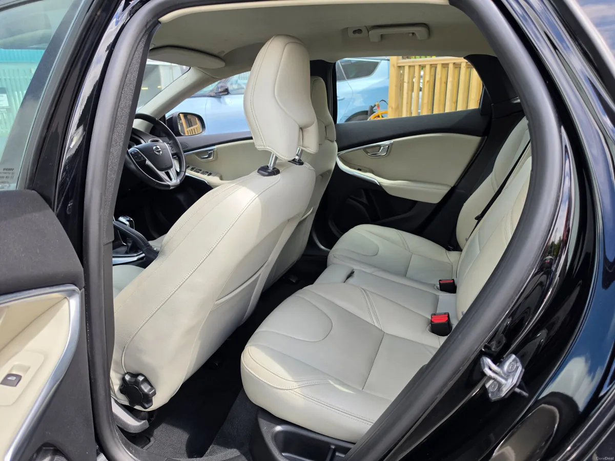 171 VOLVO V40 *2.0d*LOW KMS* - Image 4