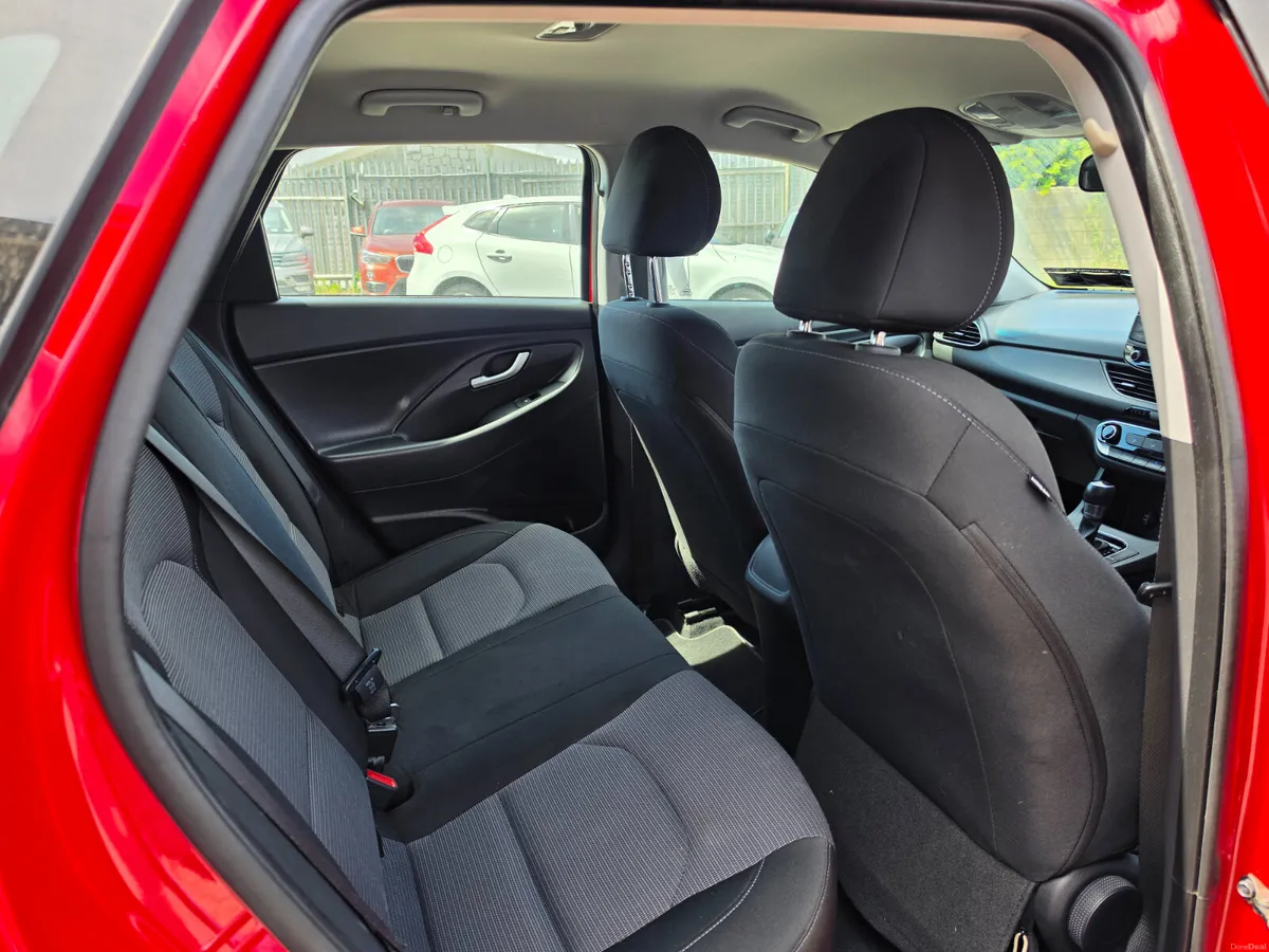 181 HYUNDAI i30 *1.6d*AUTO*DELUXE* - Image 6