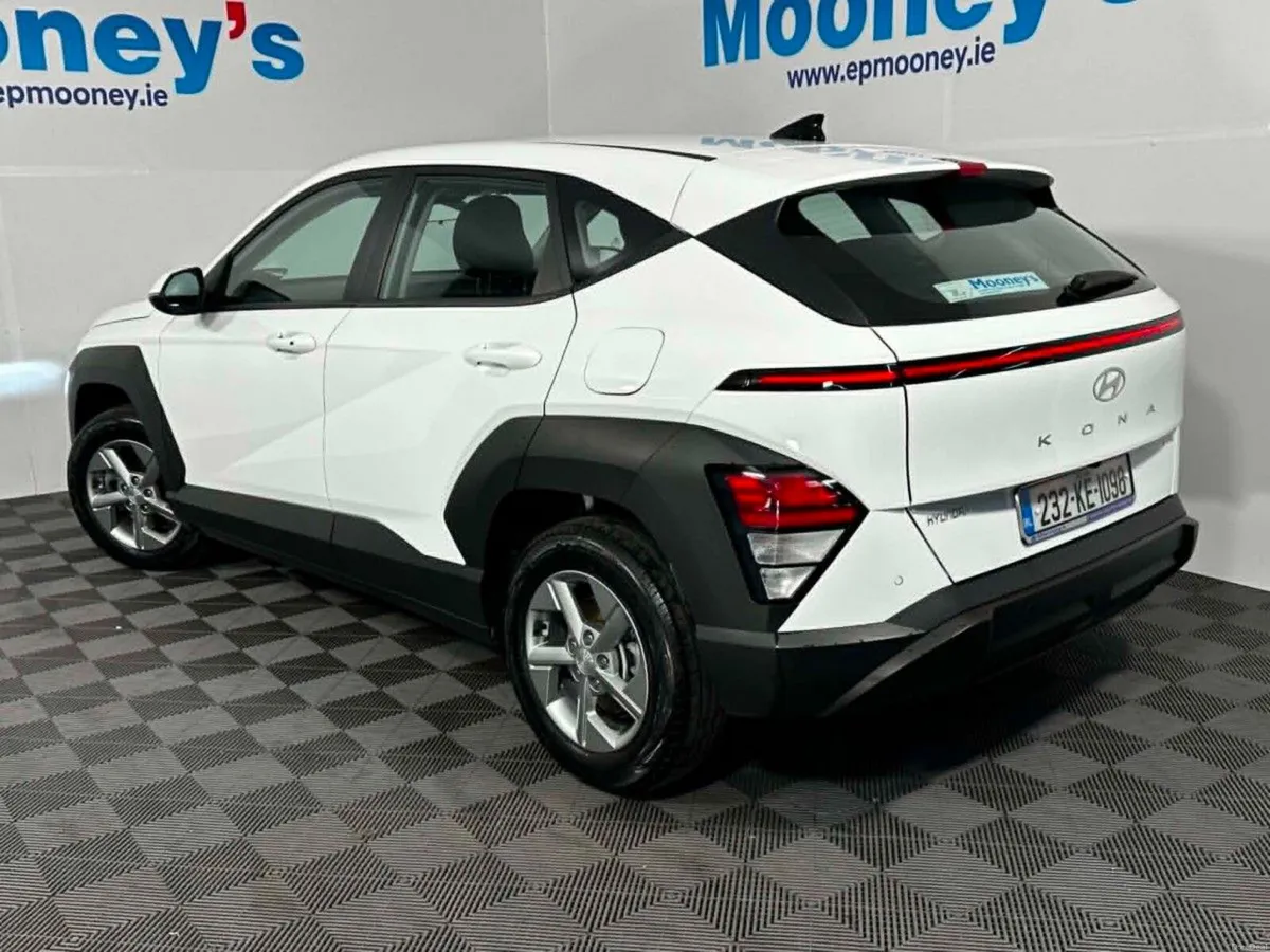 Hyundai KONA HYBRID SIGNATURE 1.6L PETROL COMPACT - Image 3