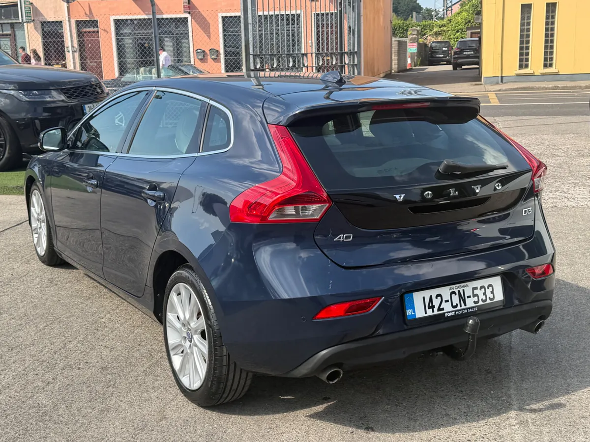 142 VOLVO V40 2.0 DIESEL  SE LUX AUTO = LEATHER = - Image 6