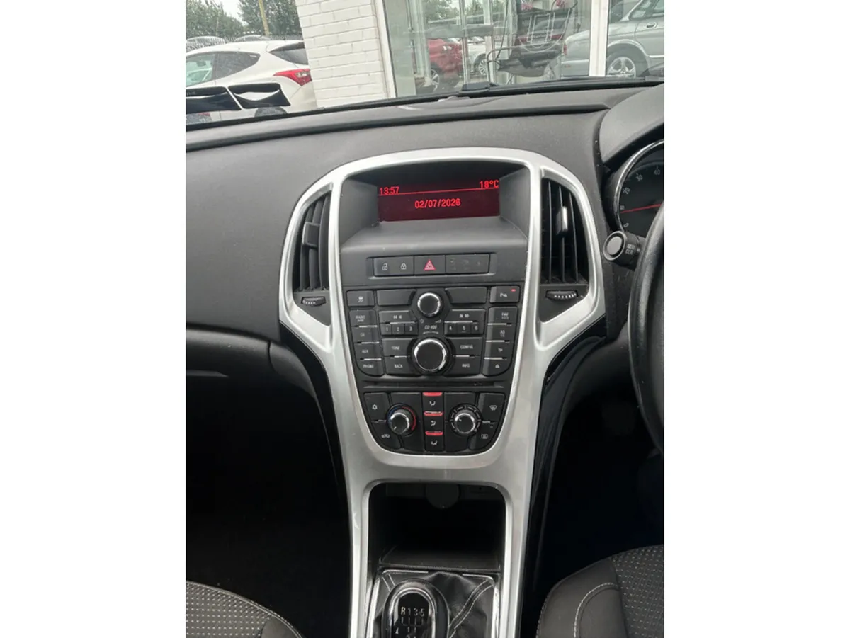 Vauxhall Astra 2012 - Image 5