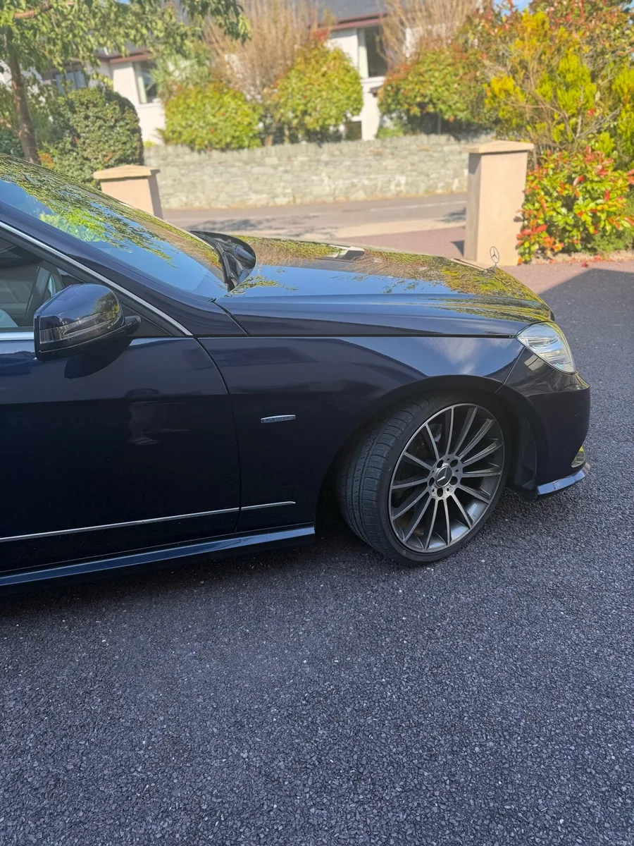 Car - Image 3