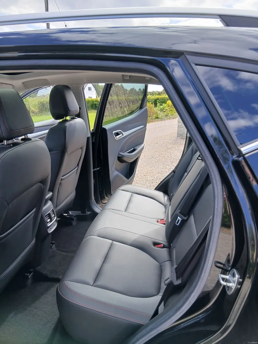 MG ZS 2023 - Image 3