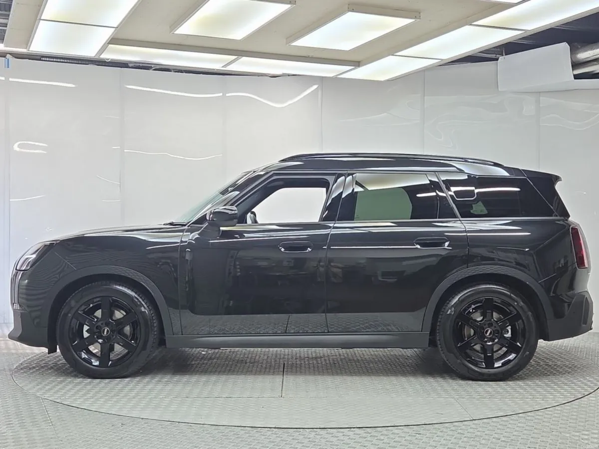 Mini Countryman Monochrome 66.45kWh EV - Image 5