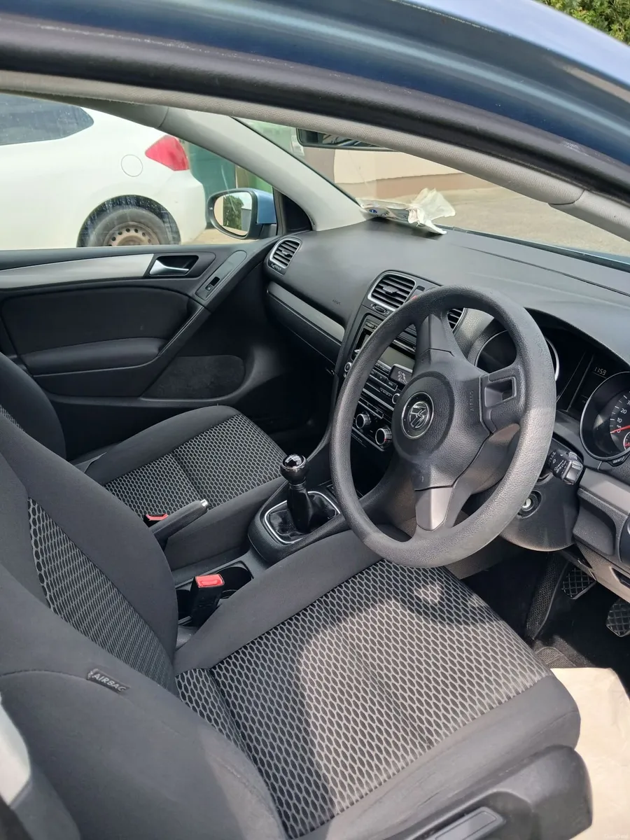 Volkswagen Golf 2010 - Image 3