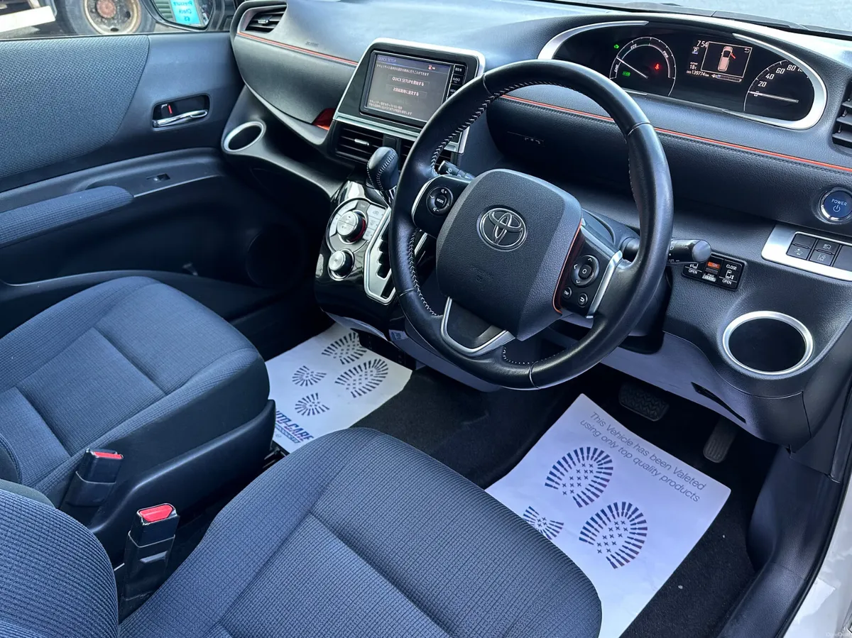 Automatic 7 seater Toyota hybrid - Image 5