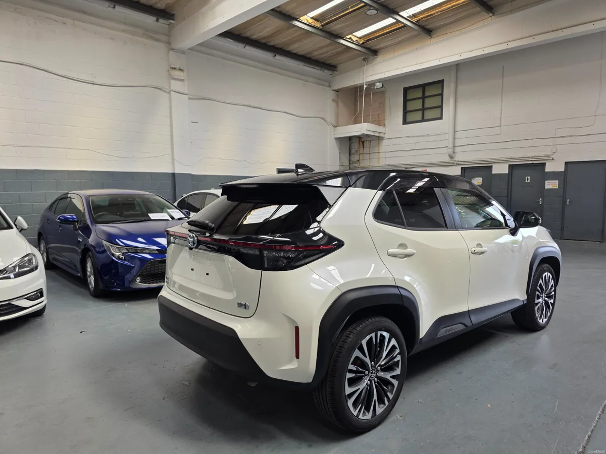 2022 Toyota Yaris Cross Hybrid - Image 6