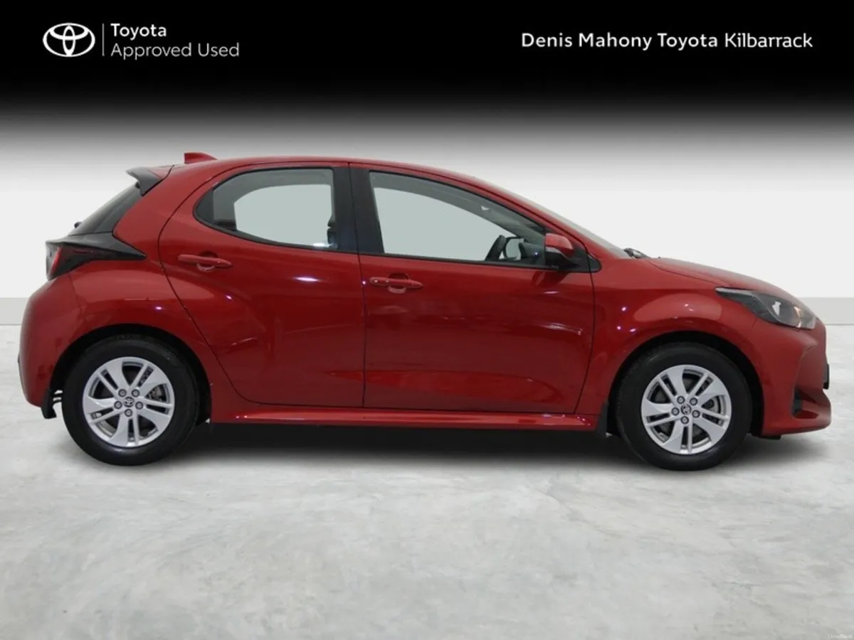 Toyota Yaris HYBRID LUNA - Image 3