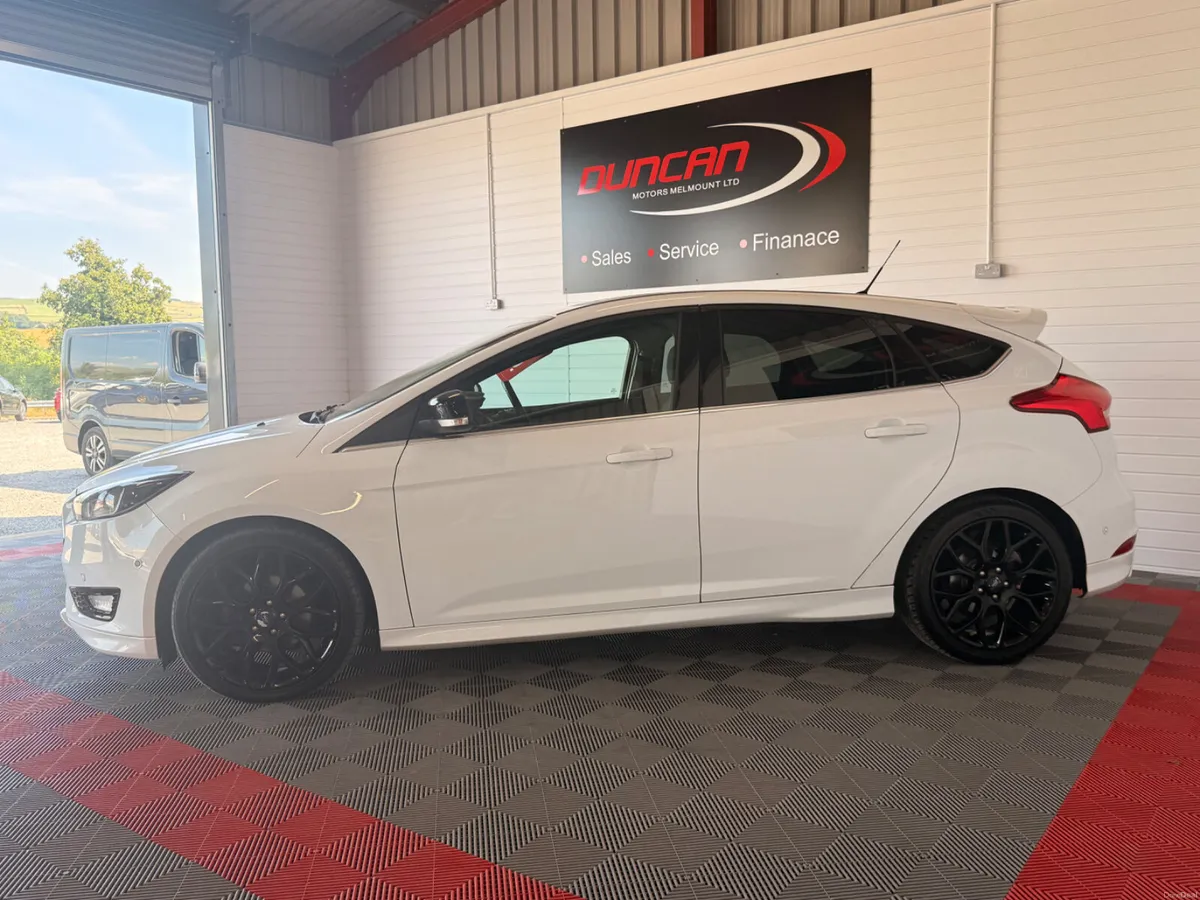 Ford Focus 2015 - Image 2